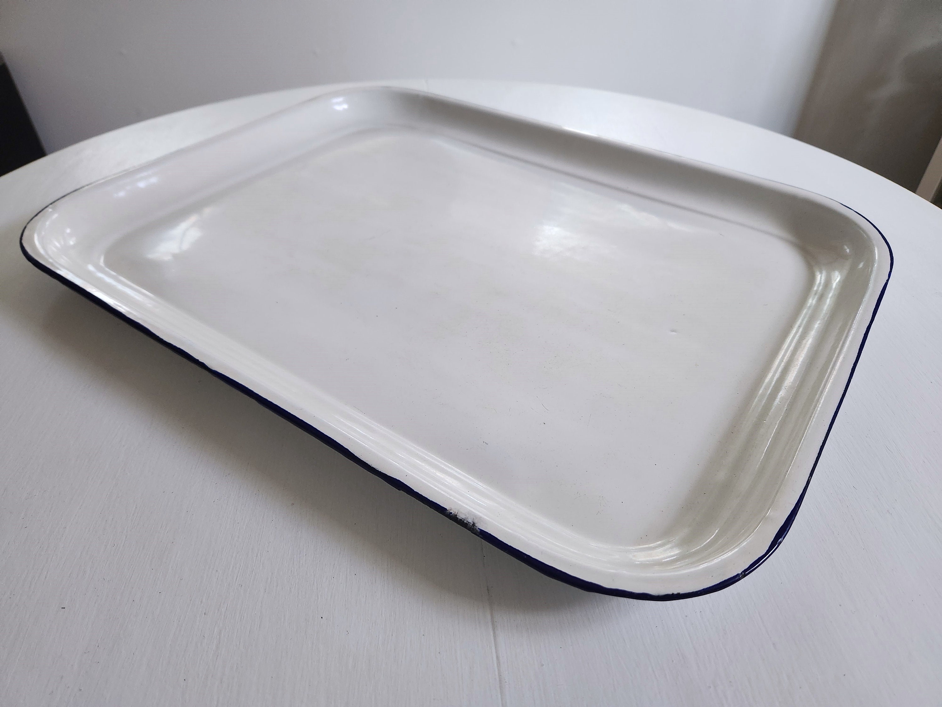 MAYAGU 1PCS Handcrafted Vintage Tray White Enamel Home Cake Oven Baking  Tray Square Retro Plates (30CMX40CMX3CM)