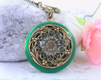 Emerald Filigree Locket. Gift For Women.