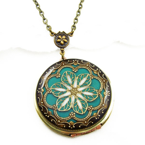 Flower Locket,Vintage Jade Green Locket, Personalized Photo Locket,