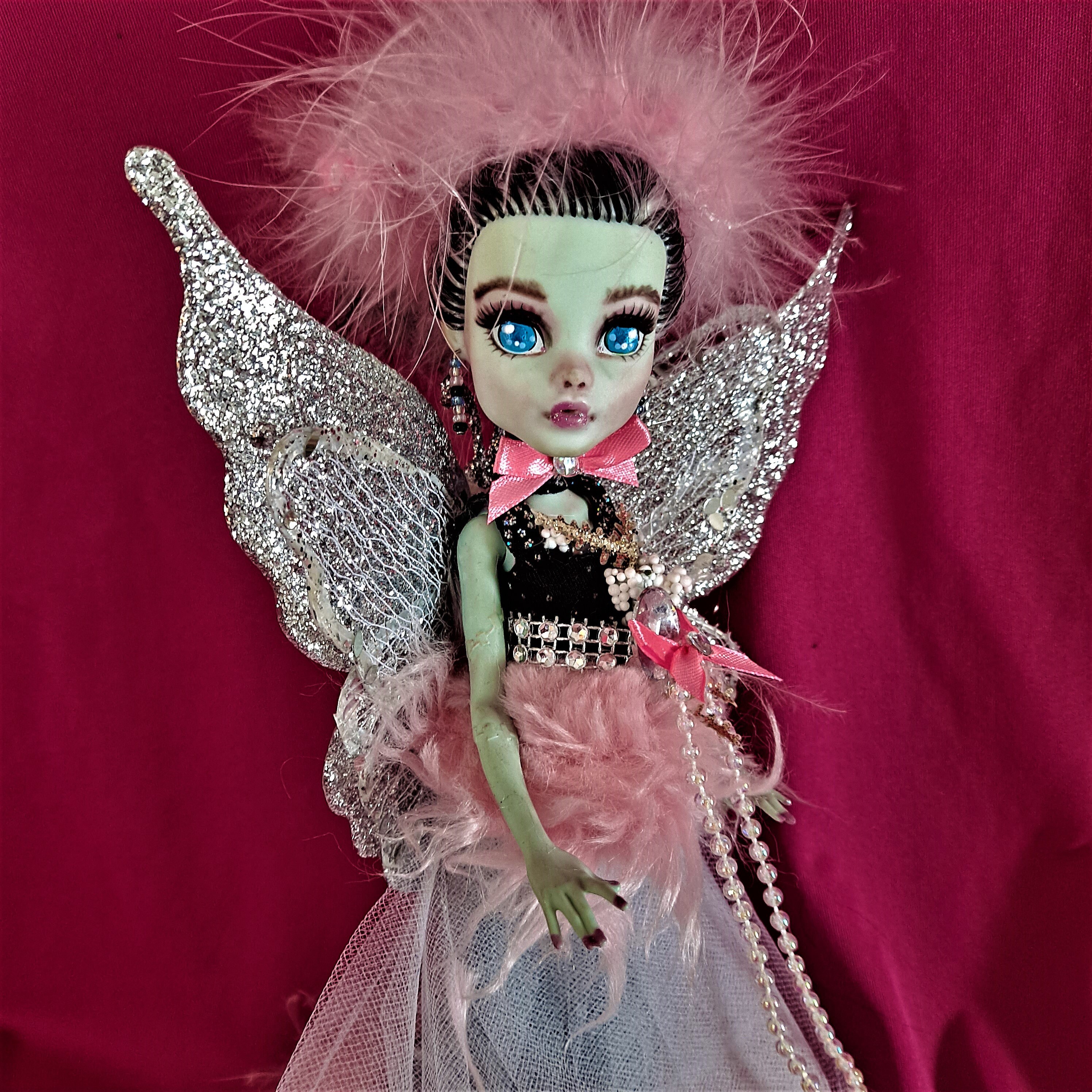 Monster high hotsell dolls with wings