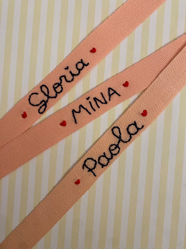 Bracciale in cotone ricamato a mano da personalizzare con il tuo nome nastro cipria