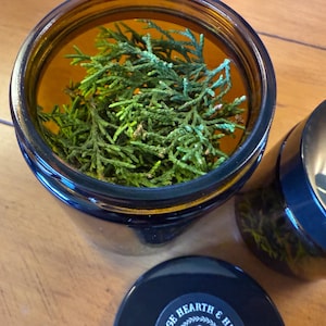 Wildcrafted Juniper Cedar Herb – Cleansing, Protection in Amber Jar