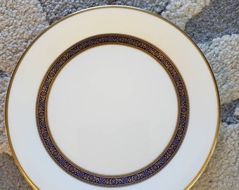 ROYAL DOULTON HARLOW DINNER PLATE approx 27 cm . 