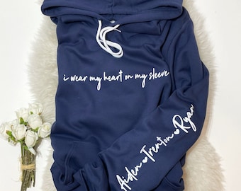 I wear my heart on my sleeve sweatshirt, Sleeve Print, Mom Sweater, Mom Sweatshirt, Personalized Sleeve Names, Mama crewneck, Gift For Mom,