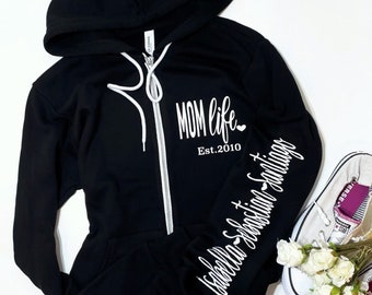 Sweat à capuche zippé « Mom Life » personnalisé : impression personnalisée sur la manche