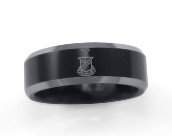 Anillo de fraternidad de tungsteno negro Kappa Sigma con cresta y letras griegas // Dones de fraternidad // Anillos de fraternidad // Anillos de hombre // Anillos para hombres