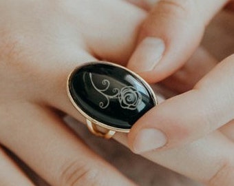 Rose Duchess Ring / 14k Gold Plated Brass / Polished Black Onyx with Laser inscribed Rose Symbol / Fashion Vintage Rings / Rose Jewelry