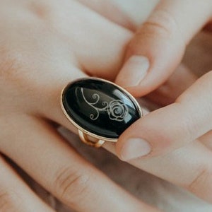 Rose Duchess Ring / 14k Gold Plated Brass / Polished Black Onyx with Laser inscribed Rose Symbol / Fashion Vintage Rings / Rose Jewelry