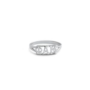 Könnte beinhalten: Ein silberner Ring mit den eingravierten Buchstaben "ΦΑΜ".