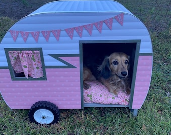 Vintage Strawberry Camper Dog House, Pink Retro Pet Bed (Indoor Only)