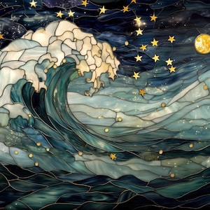 以下が含まれることがあります： 夜の海のシーンを描いたステンドグラスのアートワーク。白い泡を持つ大きな波が画像を支配し、海は青と緑の混合です。金色の星と黄色の月が濃い青色の空に散らばっています。
