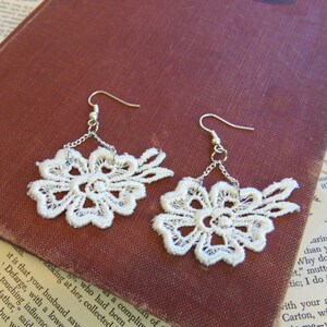 Elegant lace flower earrings