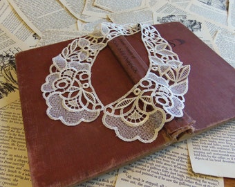 Lace Peter Pan Collar Flower Necklace
