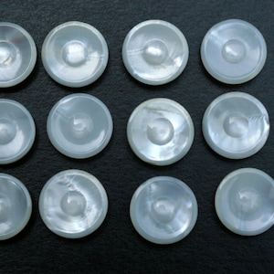 Real Mother of Pearl Vintage Pearlescent Shell Button with Raised Middle, 3/4 &quot;