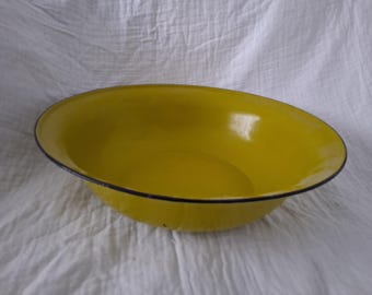 Vintage lime green black Enamel basin bowl  16' X 6"