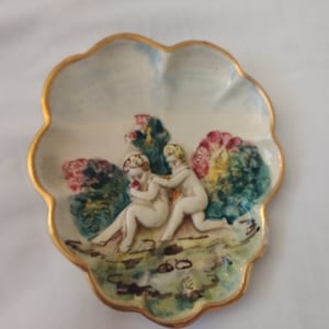 Vintage Capodimonte Italian wall plaque Cherubs heart