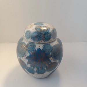 Vintage Genuine Kutani Ginger Jar Made in Japan Blue White Gold