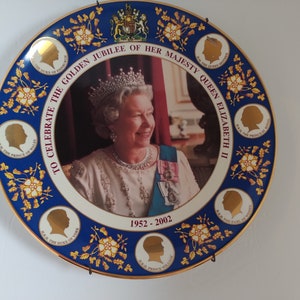 Vintage  Queen Elizabeth II Golden Jubilee 2002 Prinknash  Glouceter Abbey English Pottery Commemorative Plate