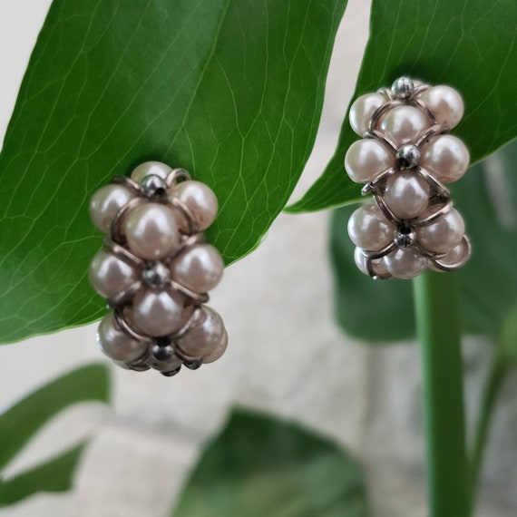 Vintage 50s/60s Faux Pearl Clip-On Earrings - image 1