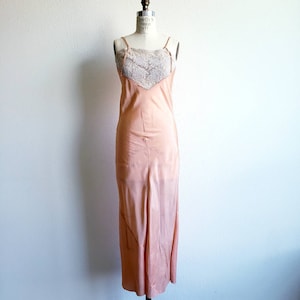 Vintage 40s Marshall & Snelgrove Bias Cut Peach Nightgown With Lace