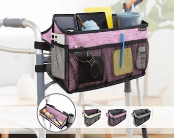 Pode incluir: Uma bolsa para andarilho rosa e preta com vários bolsos e compartimentos. A bolsa é presa a um andarilho prateado e contém vários itens, incluindo um tablet, telefone e óculos de sol. A bolsa tem uma frente de malha e um design resistente.