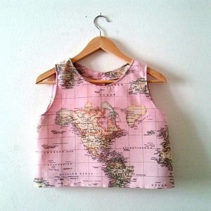 Top corto con mapa del mundo rosa de algodón, top corto sin mangas Atlas, blusa para damas de honor y bodas, tallas grandes disponibles, hecho a pedido