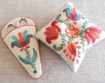 Crewel Work Kit: TULIPA, Pin cushion & Scissor case