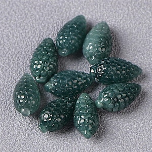 5 Stück Natürlicher Typ A Unbehandelte eisige waxy wasserische guatemaltekische Jadeit handgeschnitzte Traube geformte Anhänger, Guatemala Jadeit, Schmuckzubehör