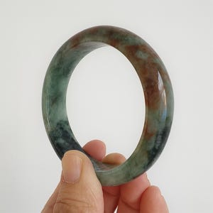 DDP | Natuurlijke gecertificeerde rode kleur verwarmde 55,5 mm Birmese jadeiet ronde armband, groene en rode armbanden, doe-het-zelf sieraden