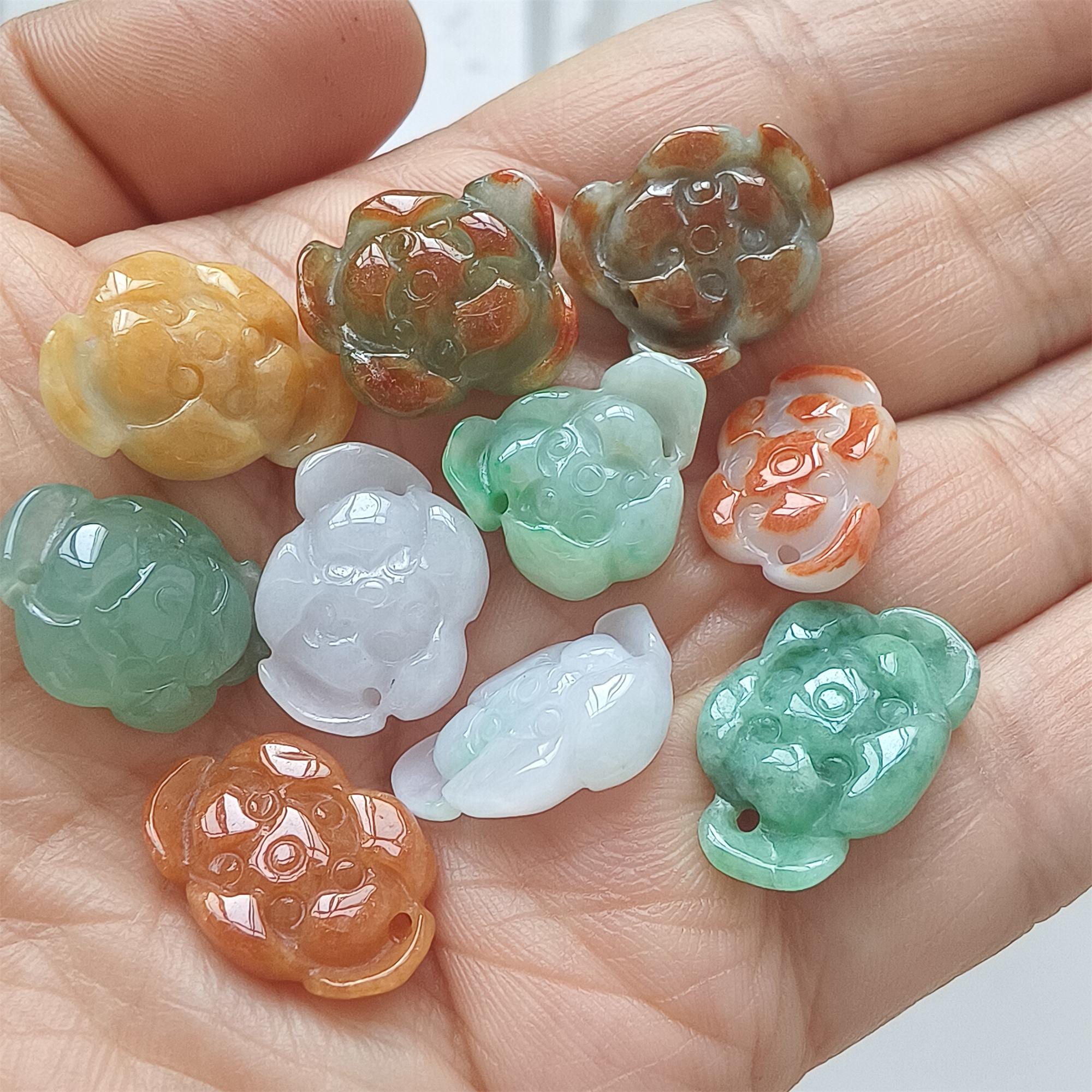 翡翠 ビンテージ 花青種 手彫り花輪ペンダント 根付け 希少【A貨未処理