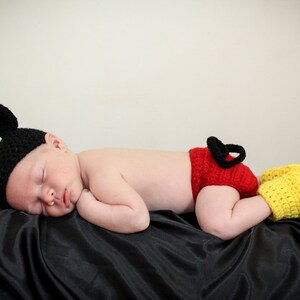 Crochet PATTERN Newborn to 12 months Mickey Mouse set Photo Prop Set Instant Download PDF 125 Photography Prop Pattern image 3