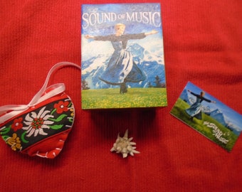 EDELWEISS Vintage Wooden Music Box Julie Andrews Pic Wind Up with Real Edelweiss Flower Pin + Puffy Heart Ornament +Sound of Music sticker