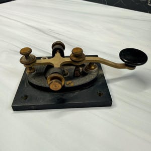 Vintage mässing telegraf morsekod nyckel D165581 antik amatörradio samlarobjekt