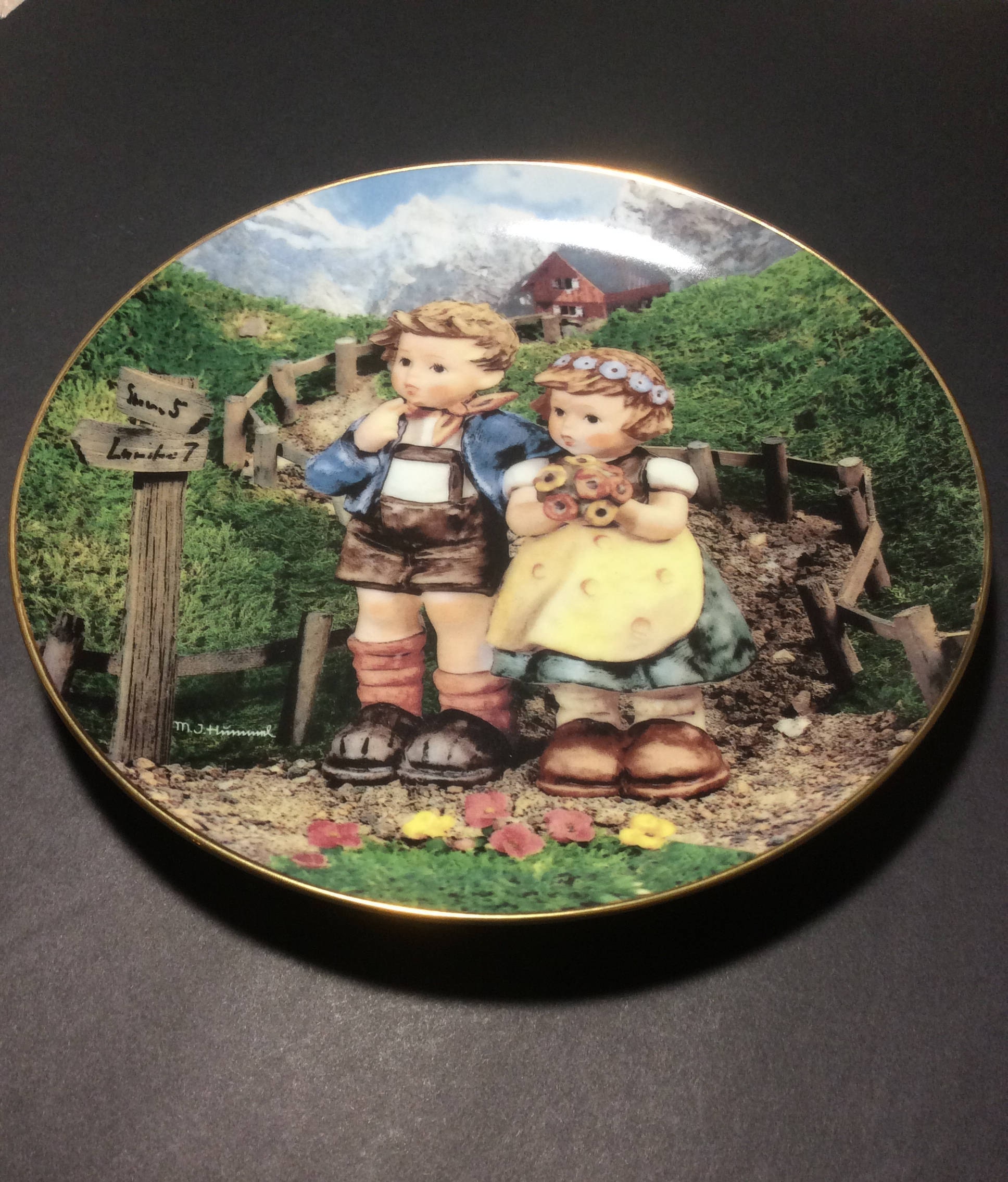 MJ Hummel country crossroads little companions collectors plate, plates all paperwork and box, Hummel collectors,