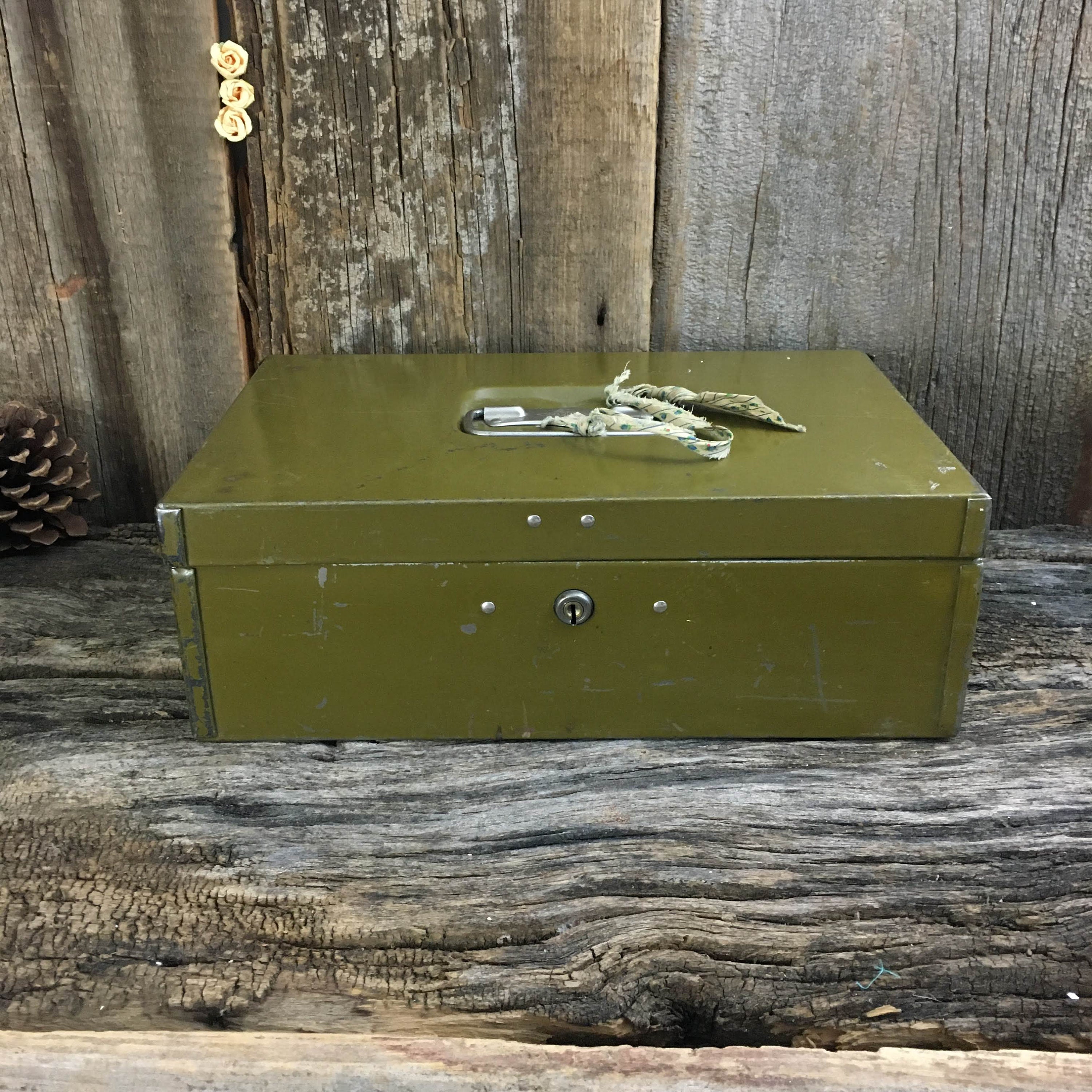 Vintage Parplus metal box with key, vintage green metal