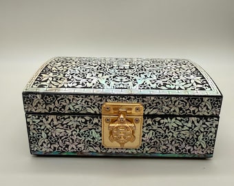 Vintage Korean Mother of Pearl Lacquer Jewelry Box Turtle Latch Floral Inlay