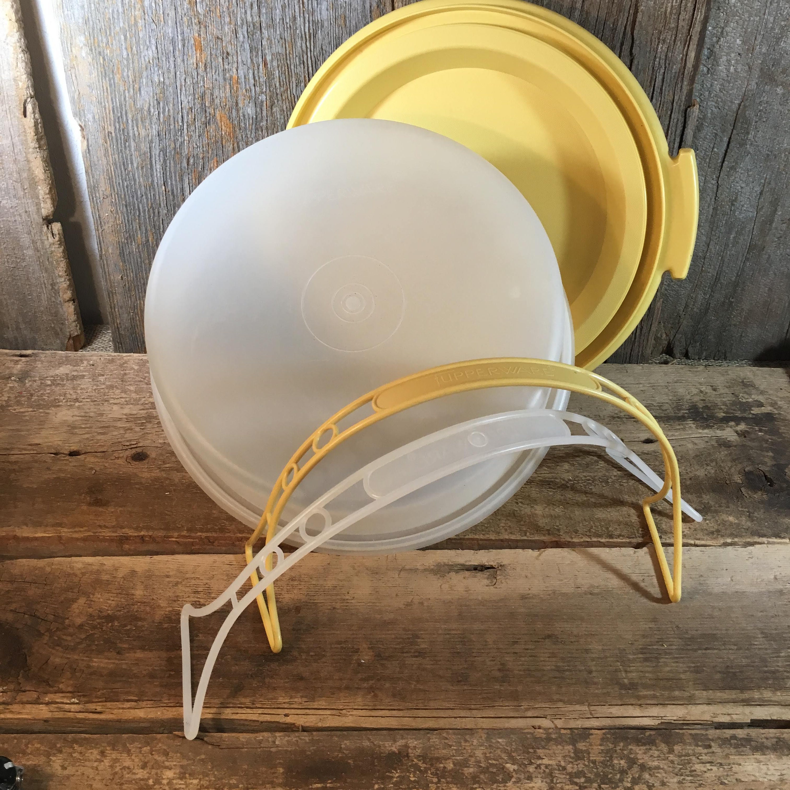 Vintage Tupperware round caked carrier, vintage Tupperware