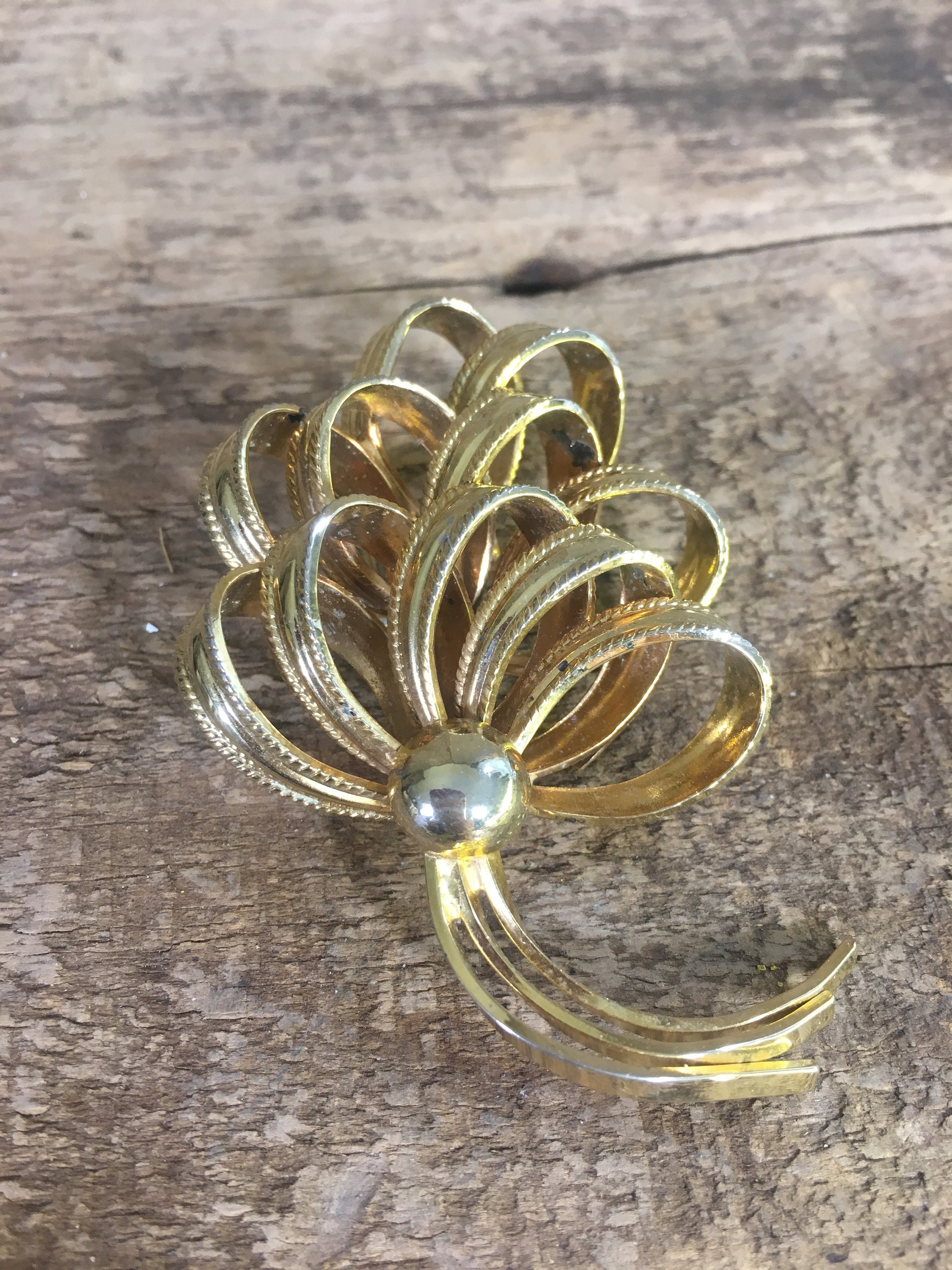 Vintage Kramer of New York gold tone pendant/brooch, large
