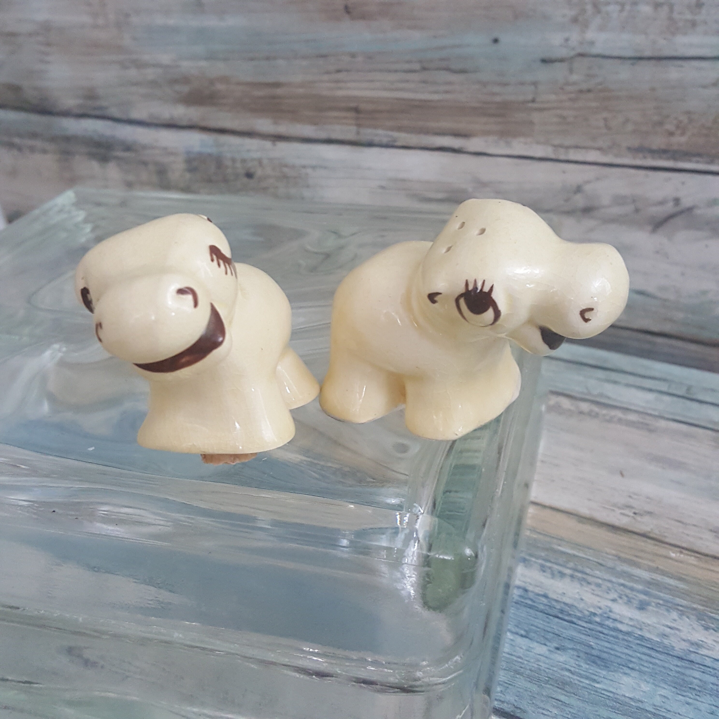 Vintage Hippo salt and pepper shakers, Hippopotamus salt and pepper