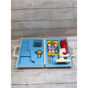 Juego de microscopio Fisher Price Micro Explorer Set 3005 de 1985, con estuche y portaobjetos.