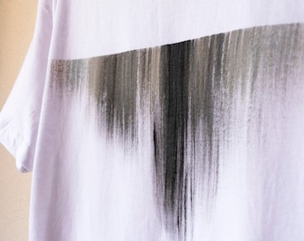 Camiseta blanca de algodón orgánico pintada a mano