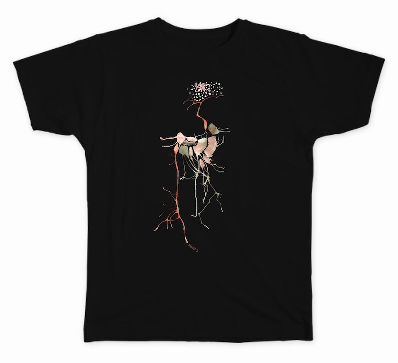 Peut inclure: T-shirt noir avec une illustration aquarelle d'un arbre avec des racines et des branches. L'arbre est dans des tons de rose, vert et marron.