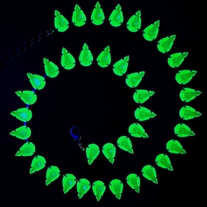 Uranium glass necklace necklace vintage bohemia uranium glass drops NEON yellow bright Bohemian glass from the 50s made in Germany