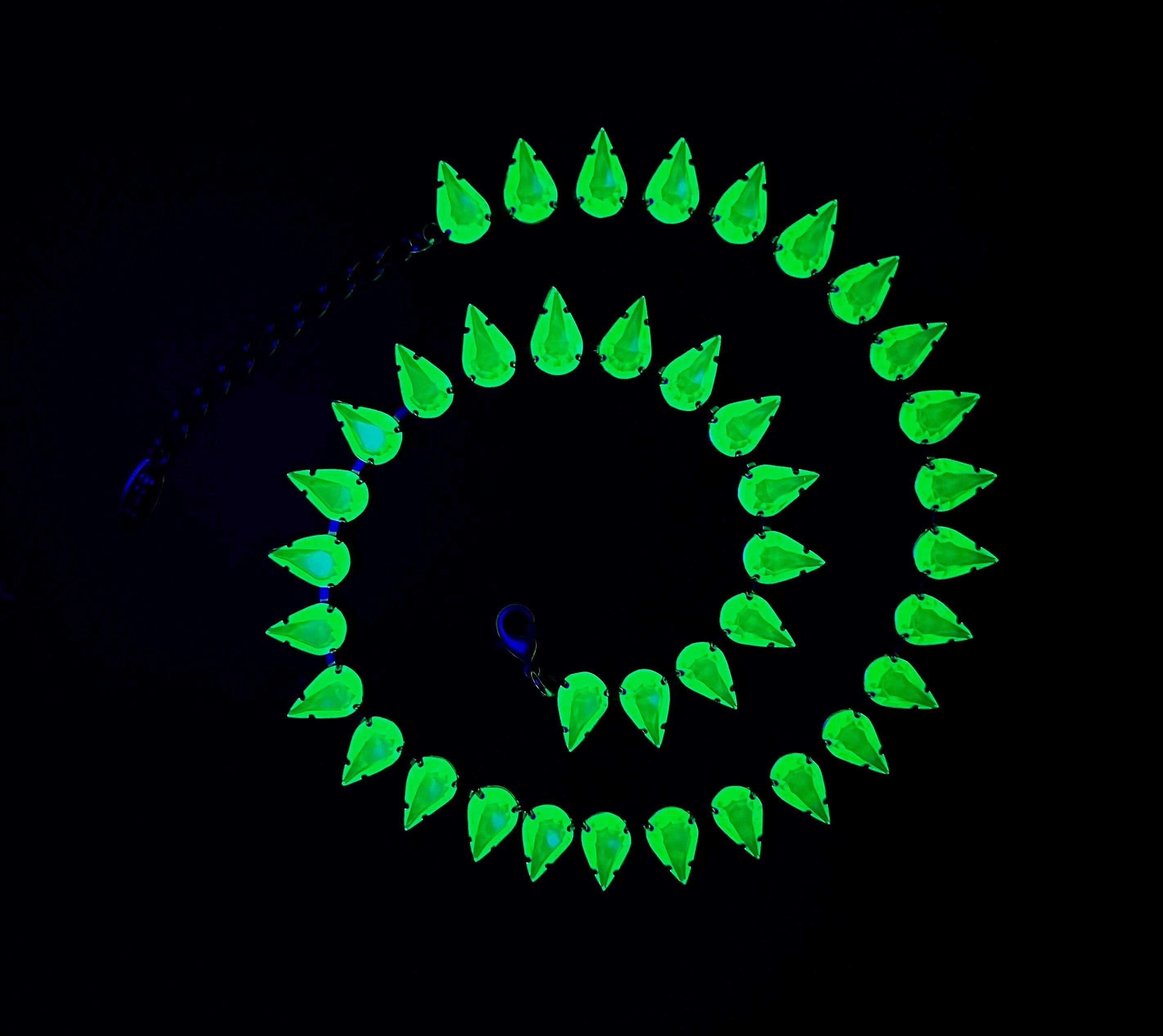 Uranium glass necklace necklace vintage bohemia uranium glass drops NEON yellow bright Bohemian glass from the 50s made in Germany