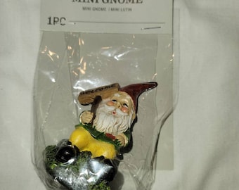 Darice 3" Gnome with welcome sign