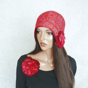 Red hat.  Felted hat.  Red felt hat. Red hat with 2 red flowers. Elegant hat felted with silk. felted hat. Size 22 -23 inches