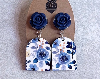 Boucles d’oreilles en arc en bois floral bleu - Cabochons rose bleu marine, Garden Party, Charmes de fleurs, Rustique, Jaune, Orange, Nuptiale, Mariage, Bleu profond