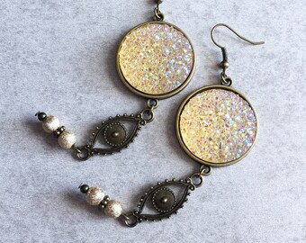 Champagne or Druzy Dreamcatcher boucles d’oreilles - géodes de 25mm de paillettes, perles d’or clair, breloques Bronze Antique Evil Eye, Boho, boucles d’oreilles pendantes