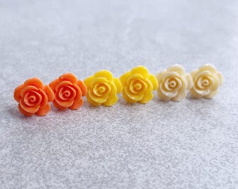 Orange juteux · Jaune citron · Blanc ivoire // Boucles d'oreilles fleurs, lot de 3 - cabochons roses colorés, maïs en bonbon, clous d'oreilles en acier inoxydable