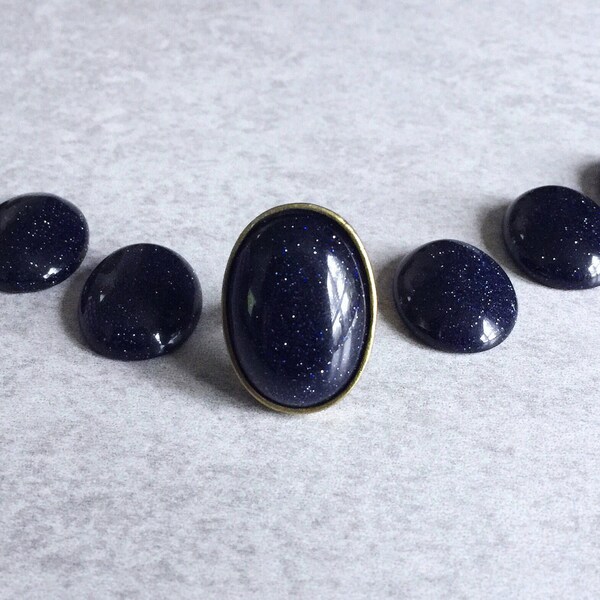 Anillos de piedra ovalada: cabujones de piedra preciosa de oro azul brillante, bisel de bronce, bandas ajustables, anillos de cristal, estilo boho chic, joyería gitana